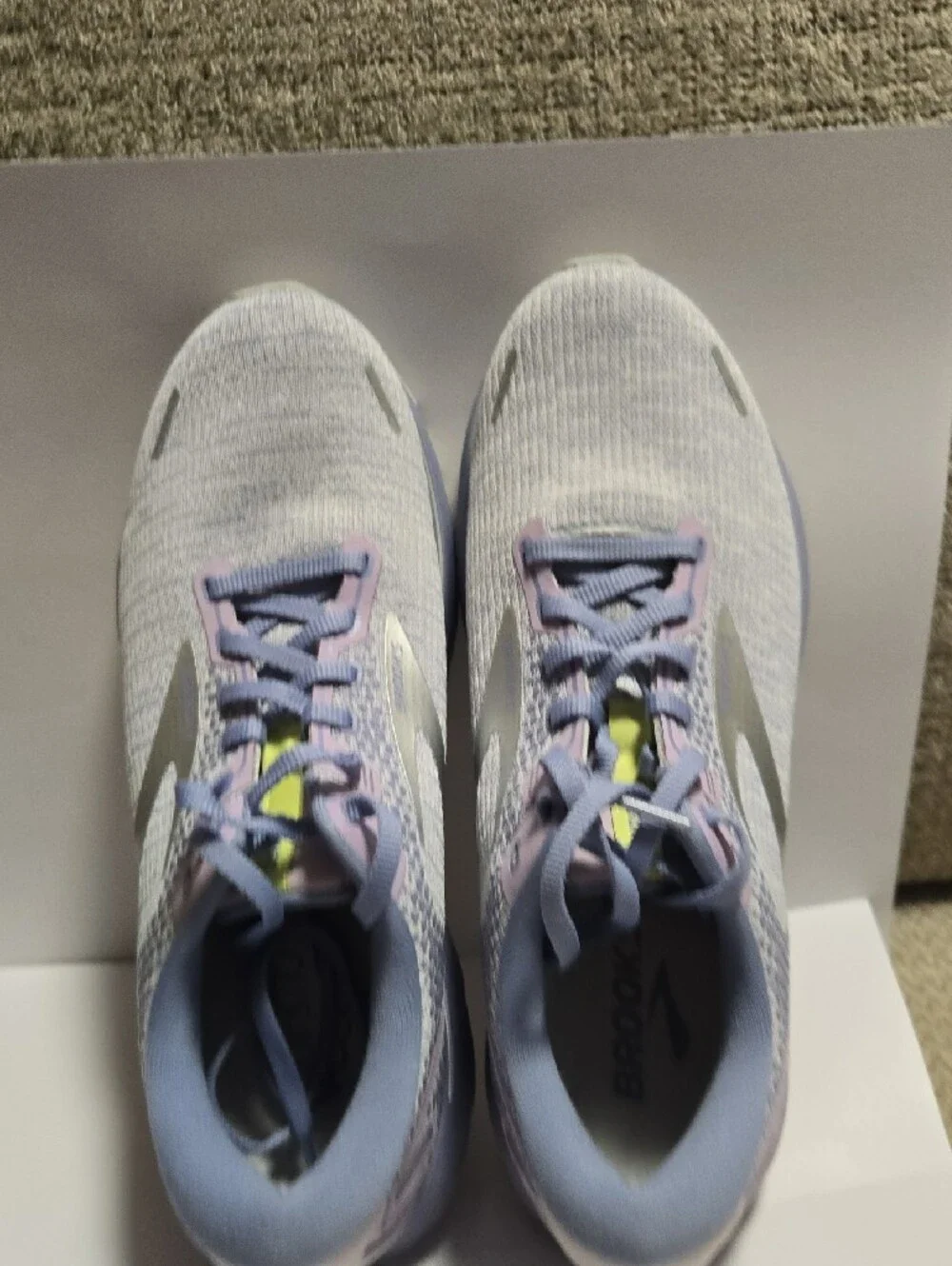 Brooks Ghost 14 Women’s Light Purple and Silver Athletic Running Shoes Size 10